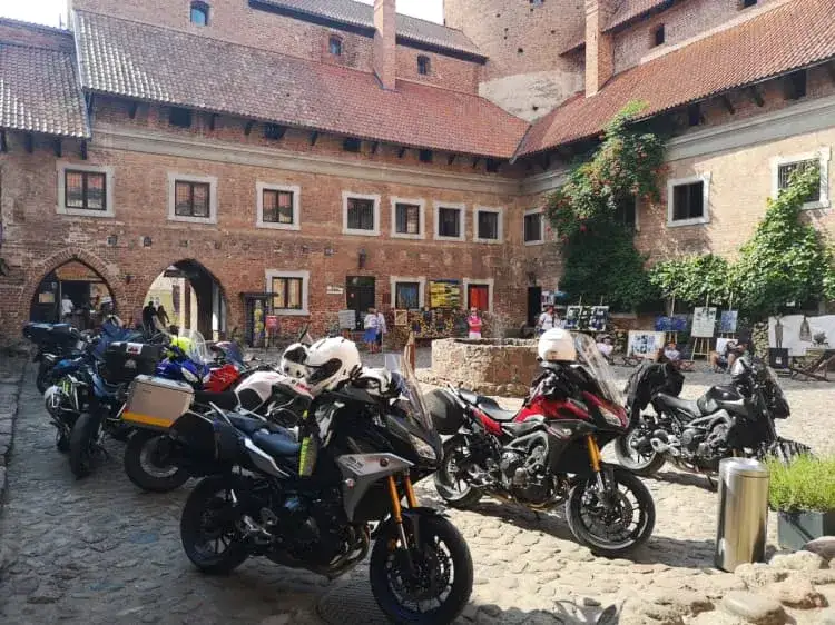 Najlepsze trasy motocyklowe w Czechach: odkryj ukryte skarby