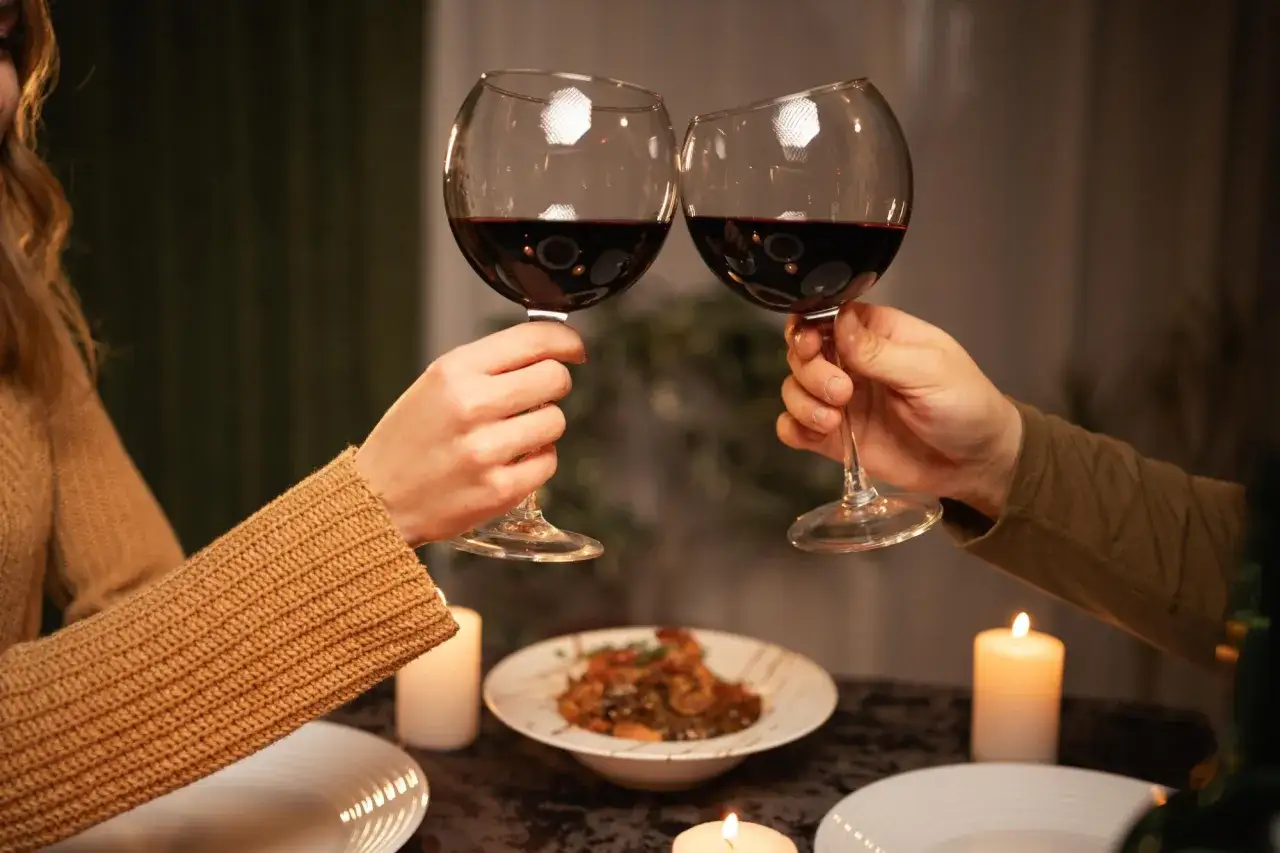 Kolacja przy świecach: Stwórz magiczny wieczór bez wysiłku!