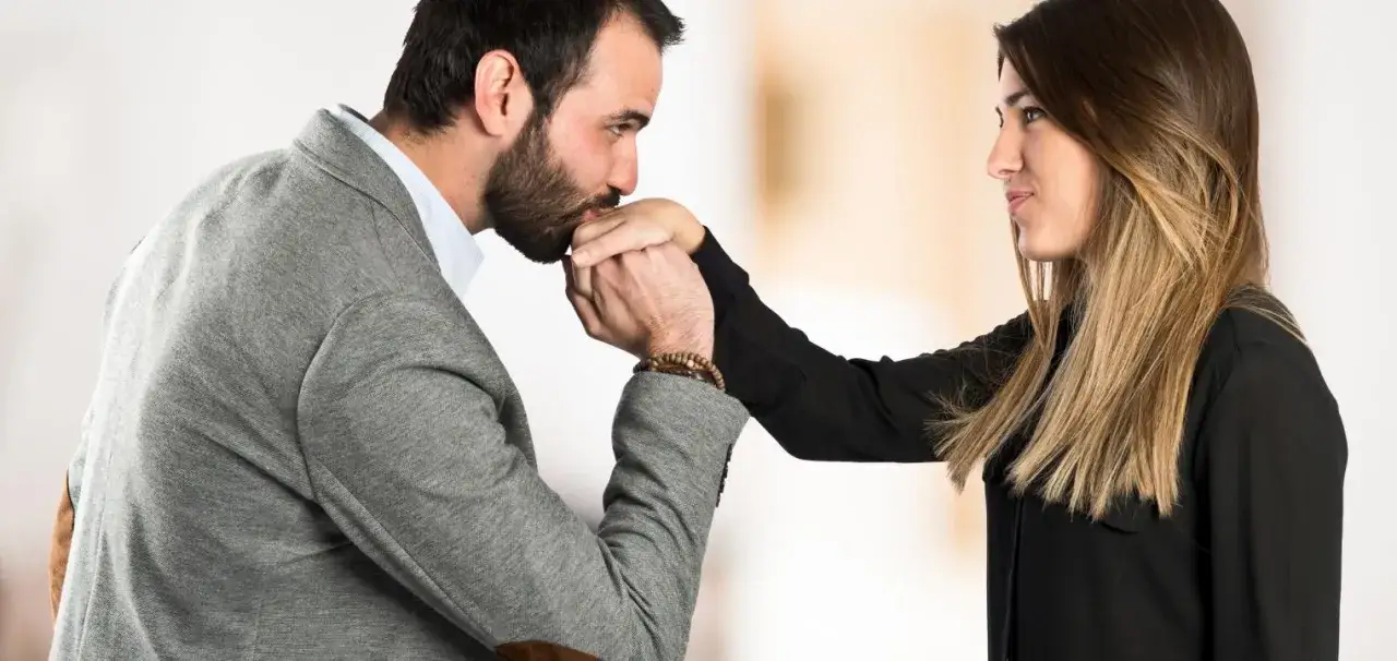 Jak zwracać się do dziewczyny w różnych sytuacjach bez faux pas