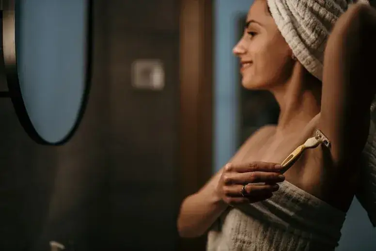 Czy golenie pach jest zdrowe? Odkryj prawdę o higienie i zdrowiu