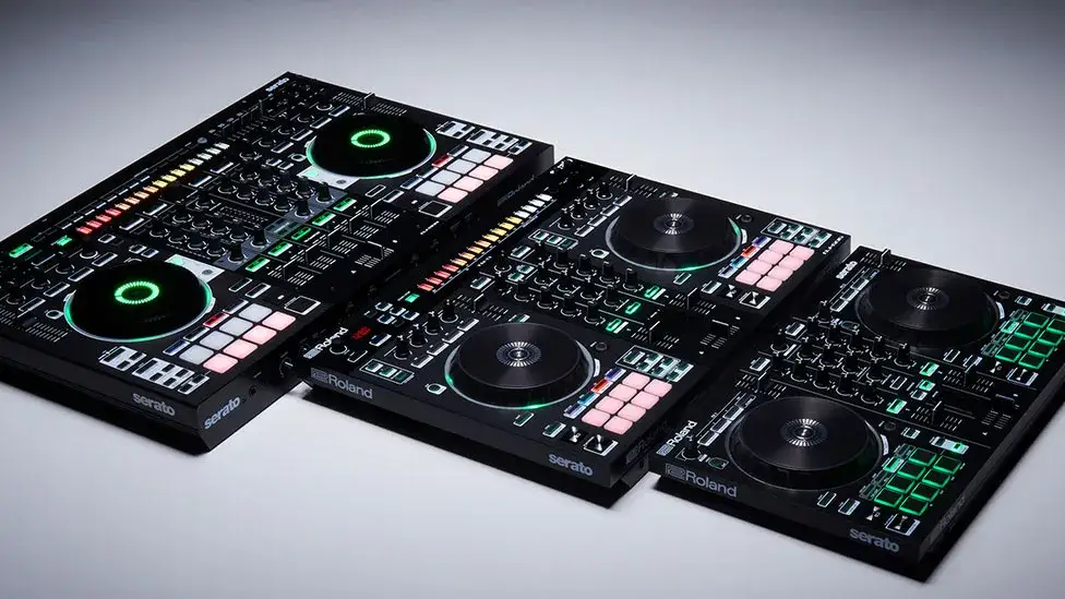 Jaki kontroler DJ na początek? Najlepsze modele dla początkujących.