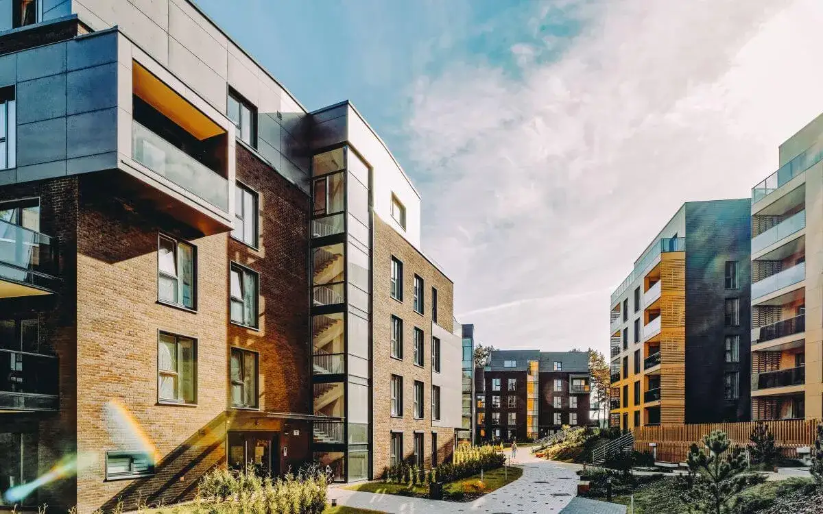 Jak ubezpieczyć mieszkanie skutecznie i uniknąć kosztownych strat