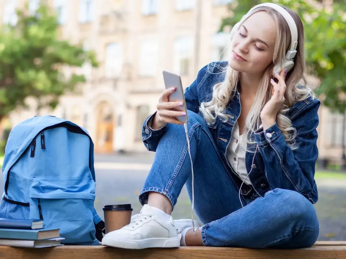 Jak ożywić rozmowę z chłopakiem na czacie? 50+ pytań!