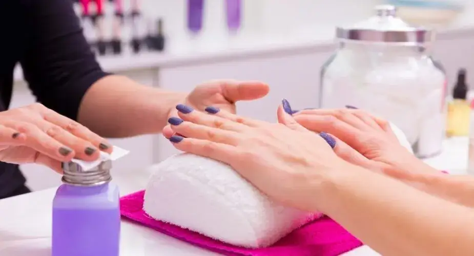 Jak usunąć manicure japoński bez uszkadzania paznokci i bólu