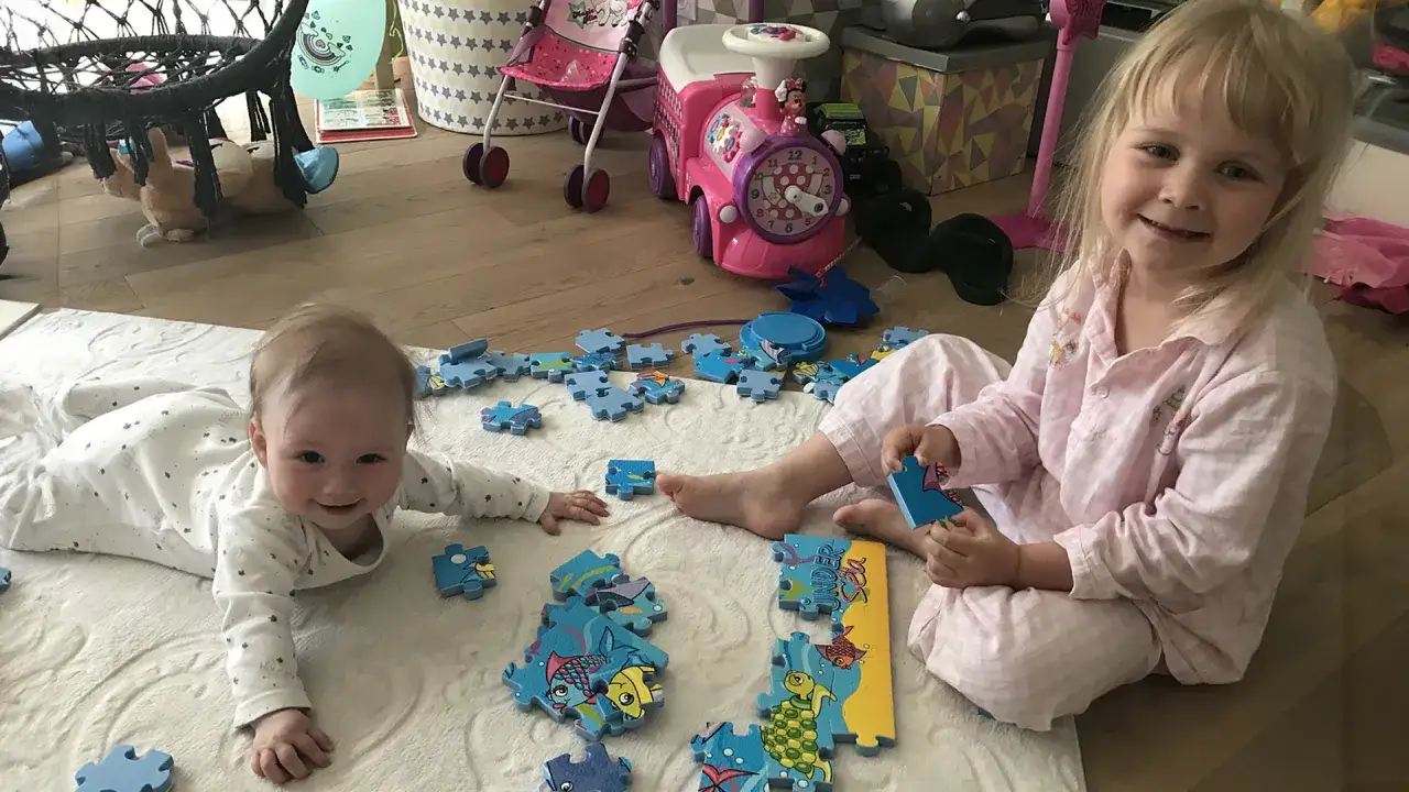 Jak wspierać rozwój rocznego dziecka? Praktyczne wskazówki Toli Wójcik