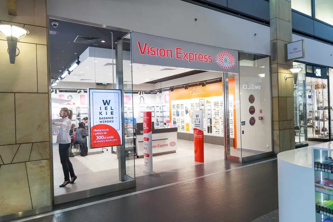 W salonie Vision Express można zbadać wzrok i dowiedzieć się, jak długo czeka się na okulary.