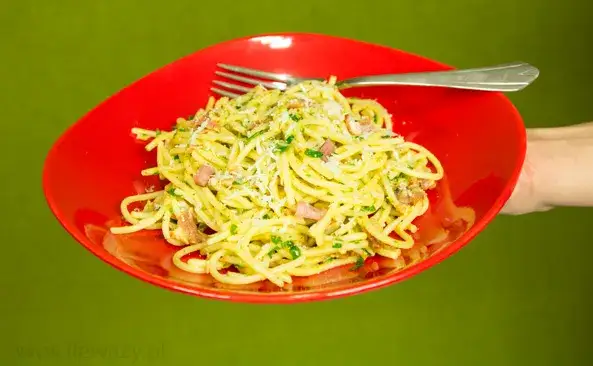 Spaghetti carbonara: Ile kcal? Jak jeść i nie tyć?