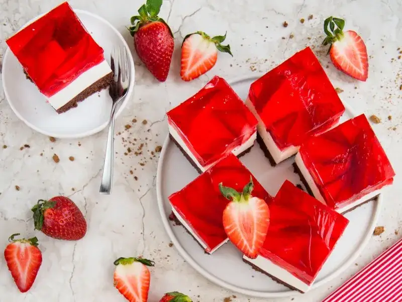 Ile kcal ma sernik na zimno z galaretką? Zaskakujące wartości kaloryczne