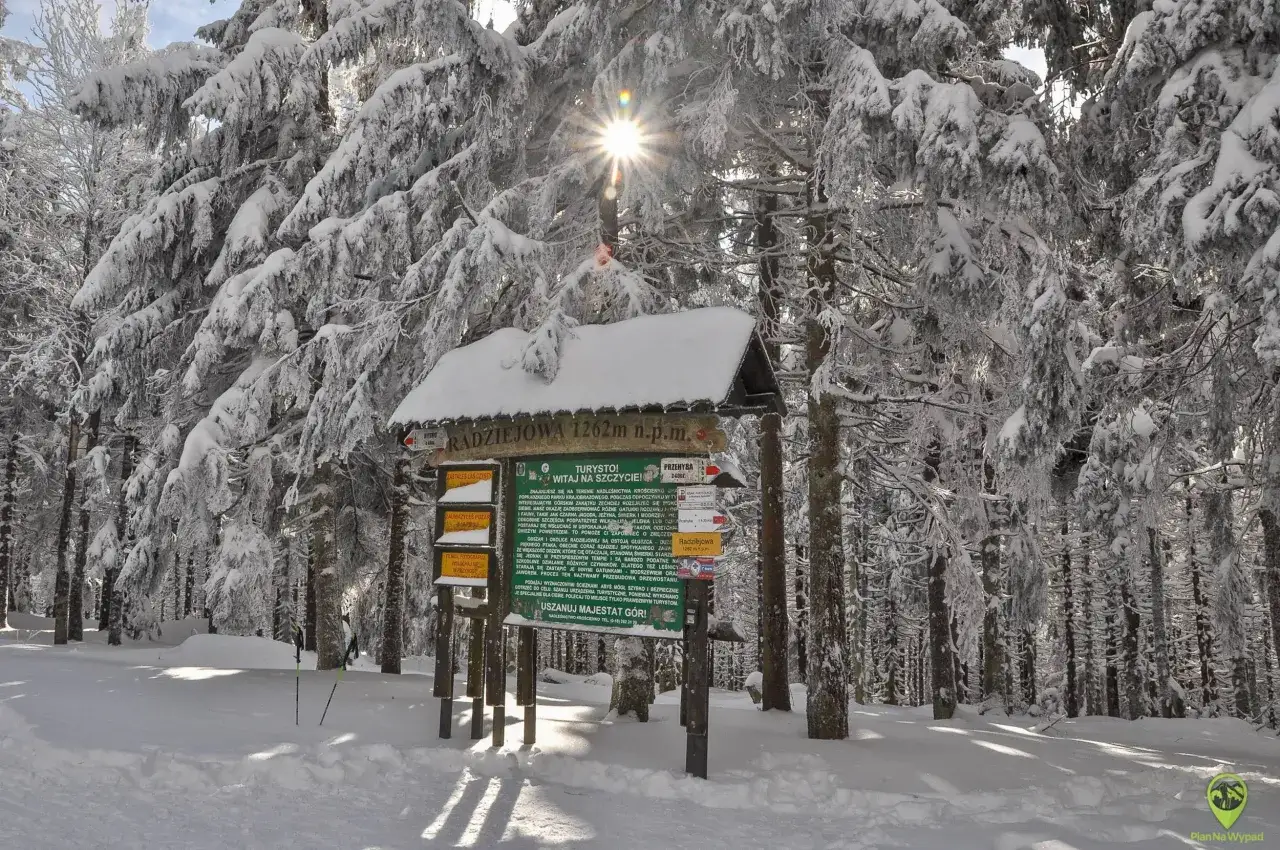 Gdzie w góry zimą? Przewodnik: Tatry, Beskidy, Bieszczady i bezpieczeństwo