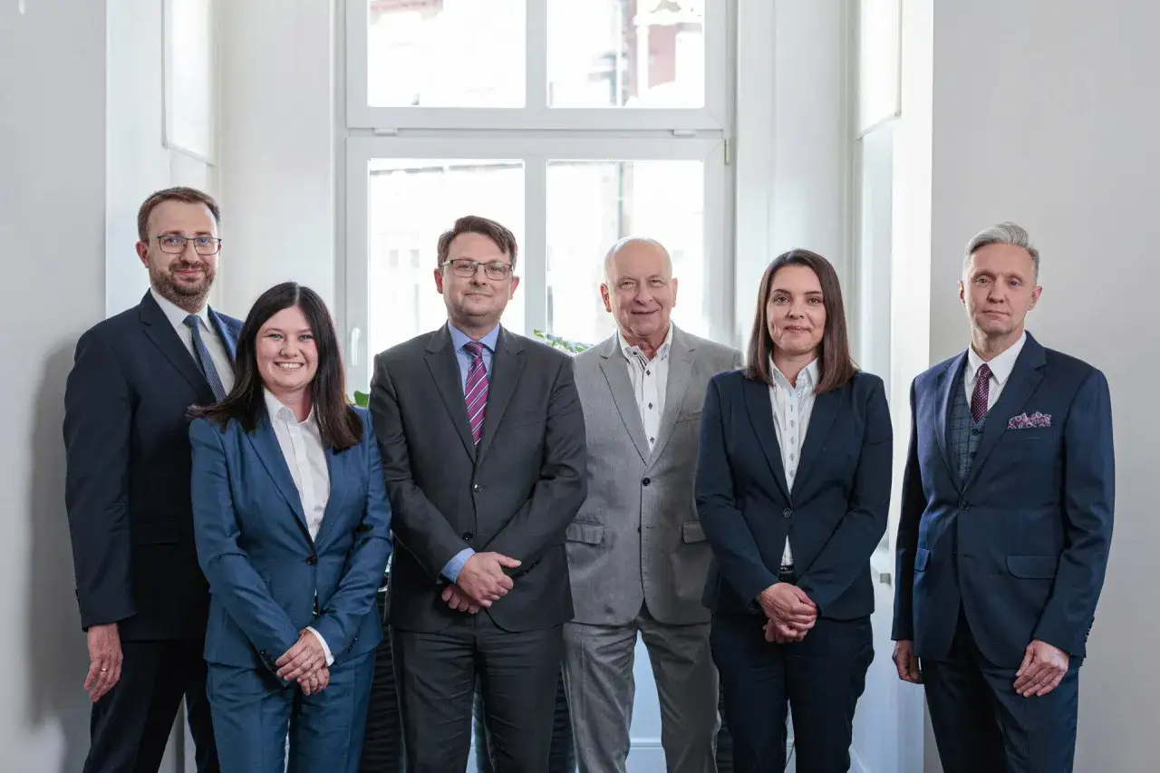 Czy adwokat może bronić członka rodziny? Etyka i wyzwania prawne