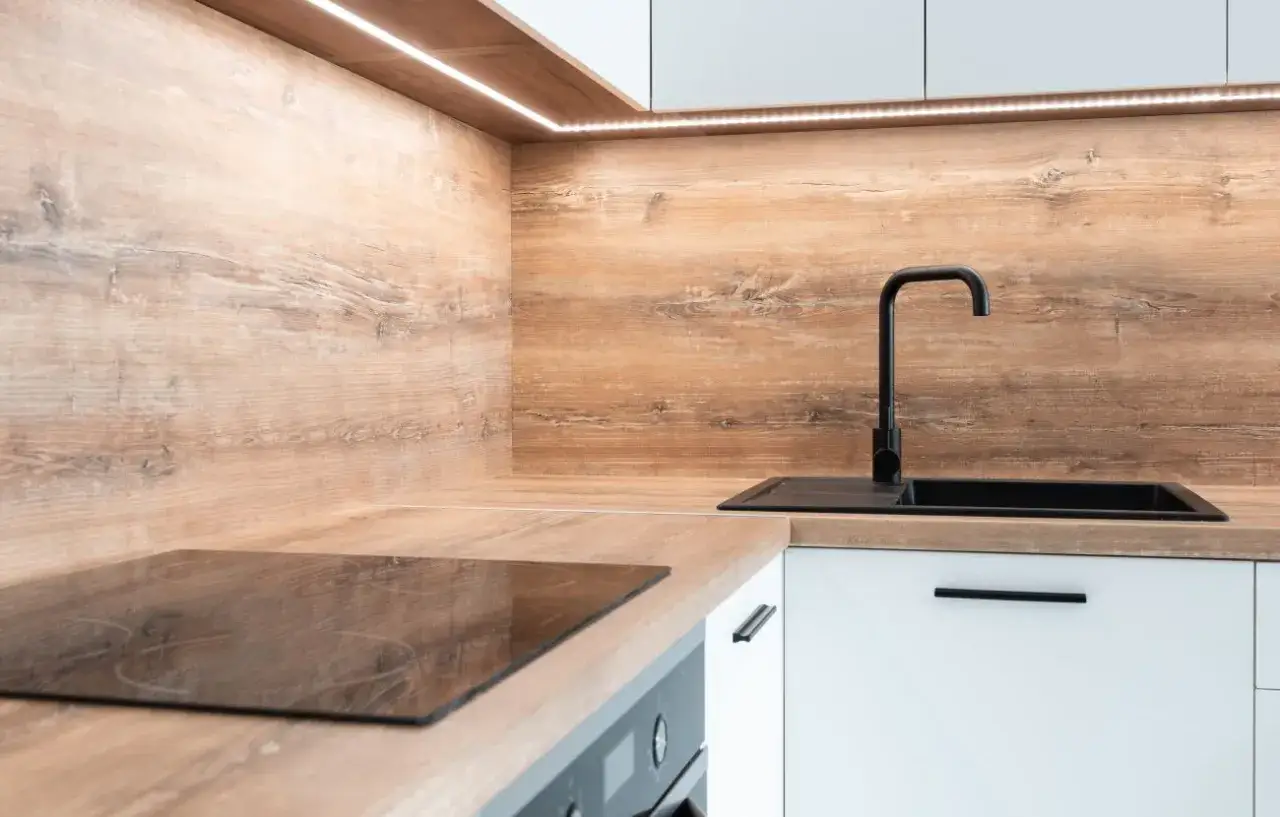 Ile prądu zużywa płyta indukcyjna? Fakty i realne koszty eksploatacji