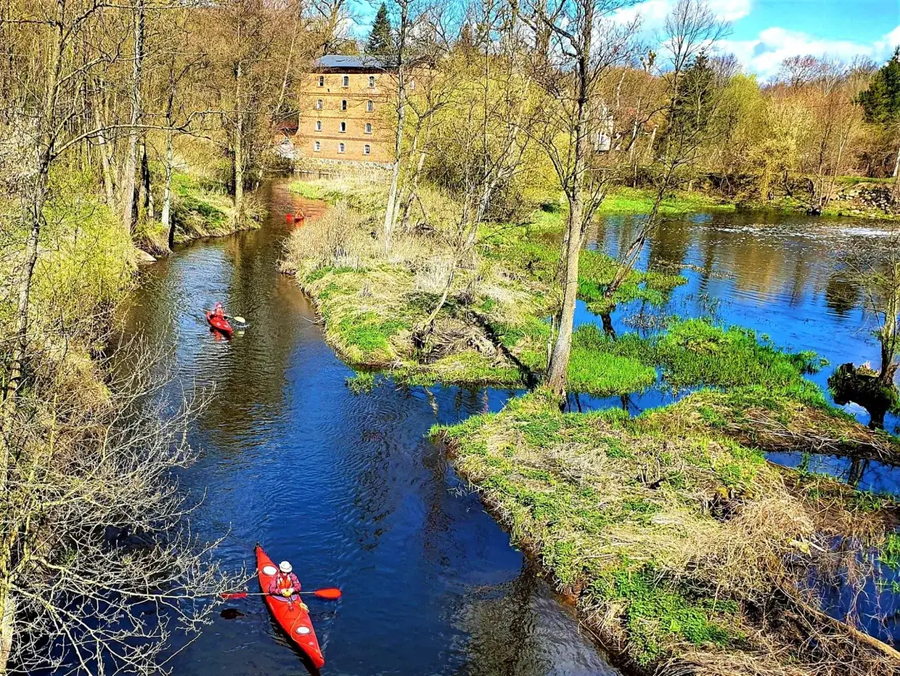 Gdzie na kajaki Mazowieckie? Odkryj najlepsze trasy i wypożyczalnie
