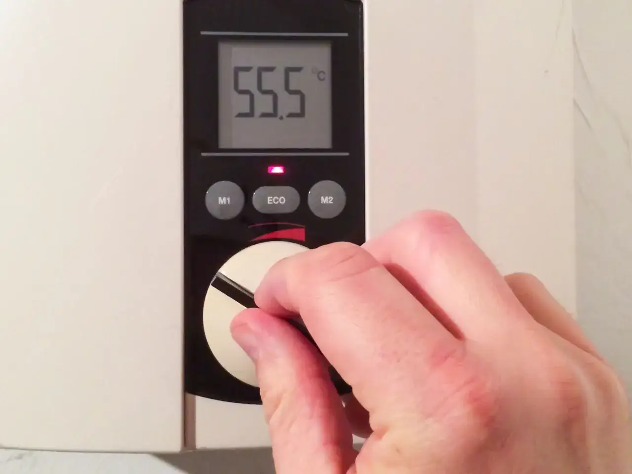 Idealny podgrzewacz wody do kuchni? Poznaj kluczowe typy i moc