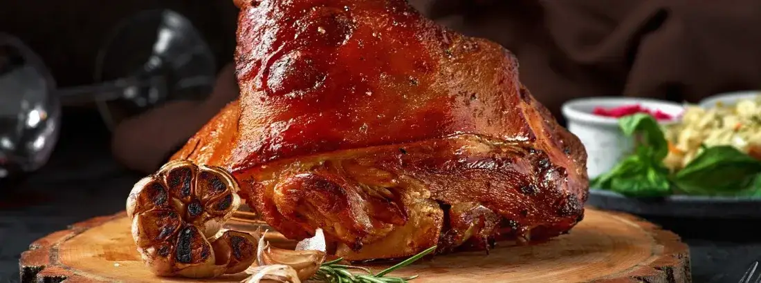 Czym natrzeć golonkę do pieczenia, aby uzyskać wyjątkowy smak?