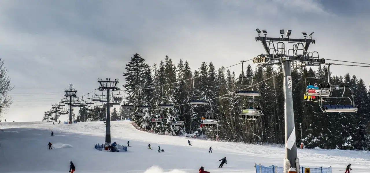 Narty w Beskidach: Który stok wybrać? Poradnik eksperta!