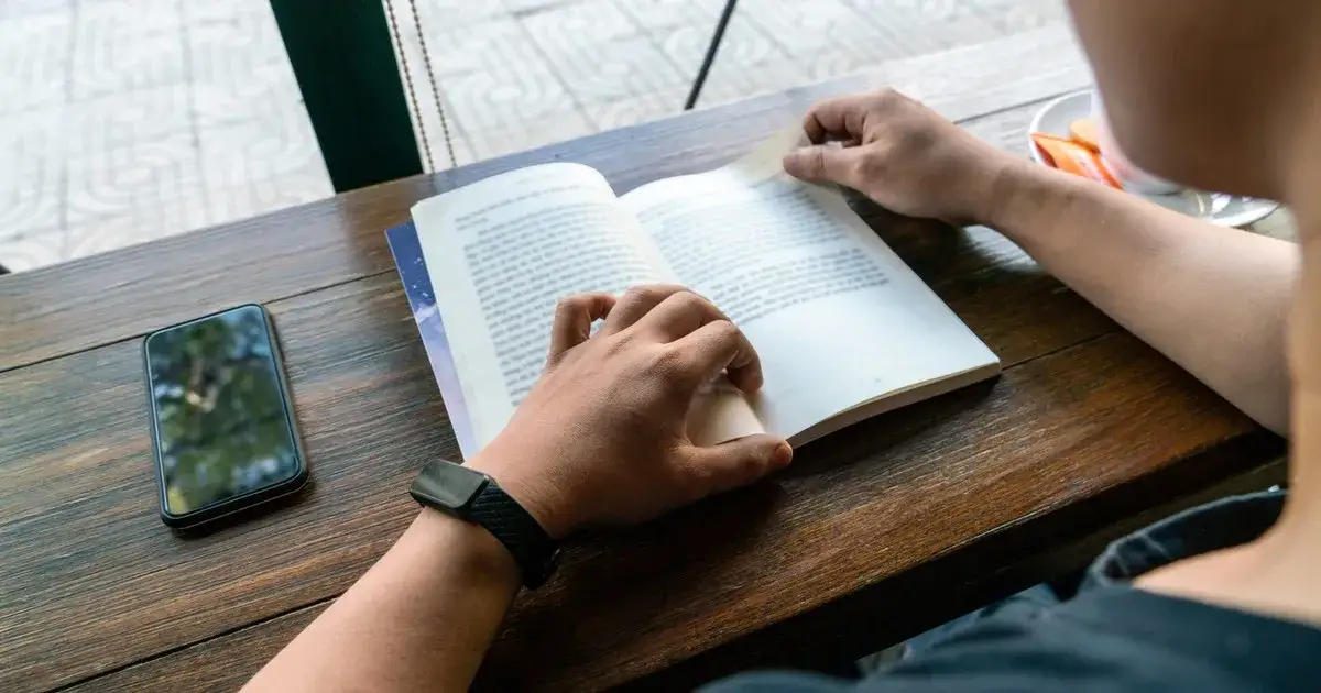 O czym napisać książkę? 10 inspirujących tematów, które zachwycą