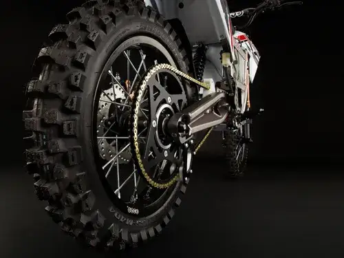 Jakie opony do motocykla wybrać, aby uniknąć niebezpieczeństw na drodze?