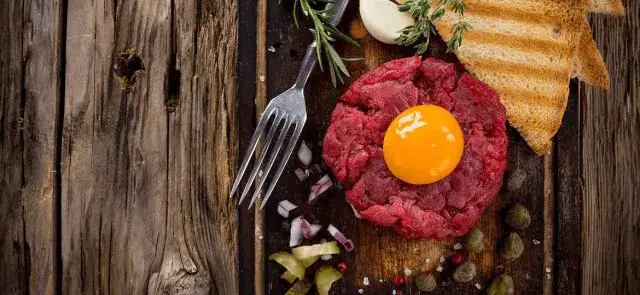 Tatar dietetyczny? Kalorie, białko i bezpieczeństwo spożycia