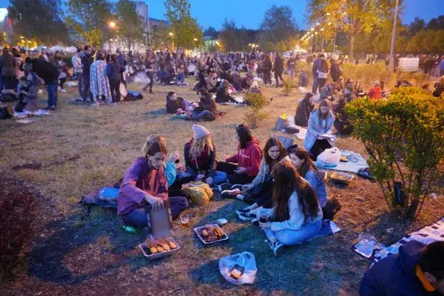 Najlepsze miejsca na grilla w Poznaniu, które pokochasz bez przepłacania