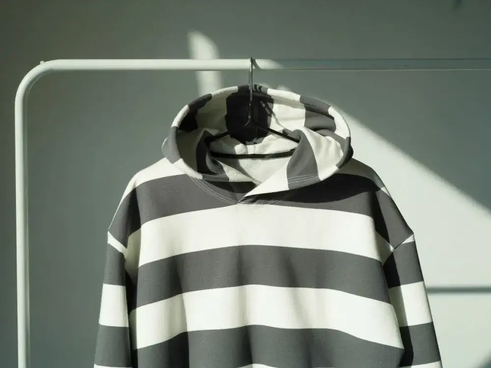 Jak powiększyć bluzę w prosty sposób i uniknąć skurczenia materiału