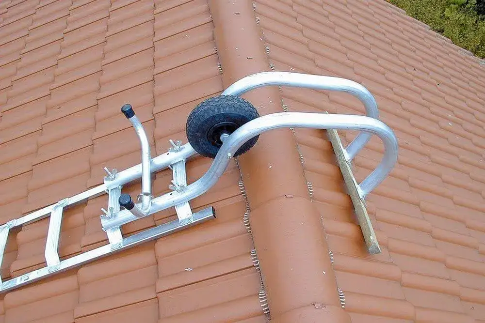 Drabinki na dach: Jak wybrać najlepsze i bezpieczne rozwiązania