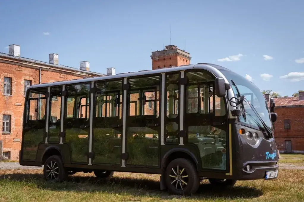 Gdzie się zatrzymuje bus Modlin? Przewodnik po przystankach