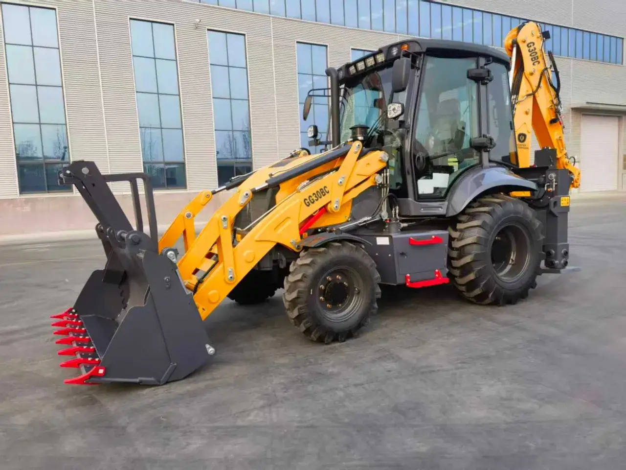 Koparko-ładowarka do 30 tys. zł: Jak nie kupić złomu?