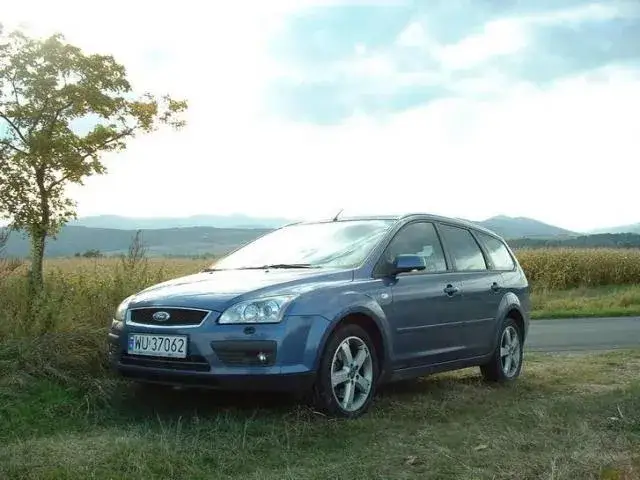 Ford Focus Mk2: Pojemność baku (53-66L) i rezerwa. Ile przejedziesz?