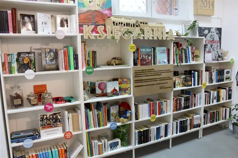 Czy lombardy przyjmują książki? Sprawdź, jakie warunki muszą spełniać!