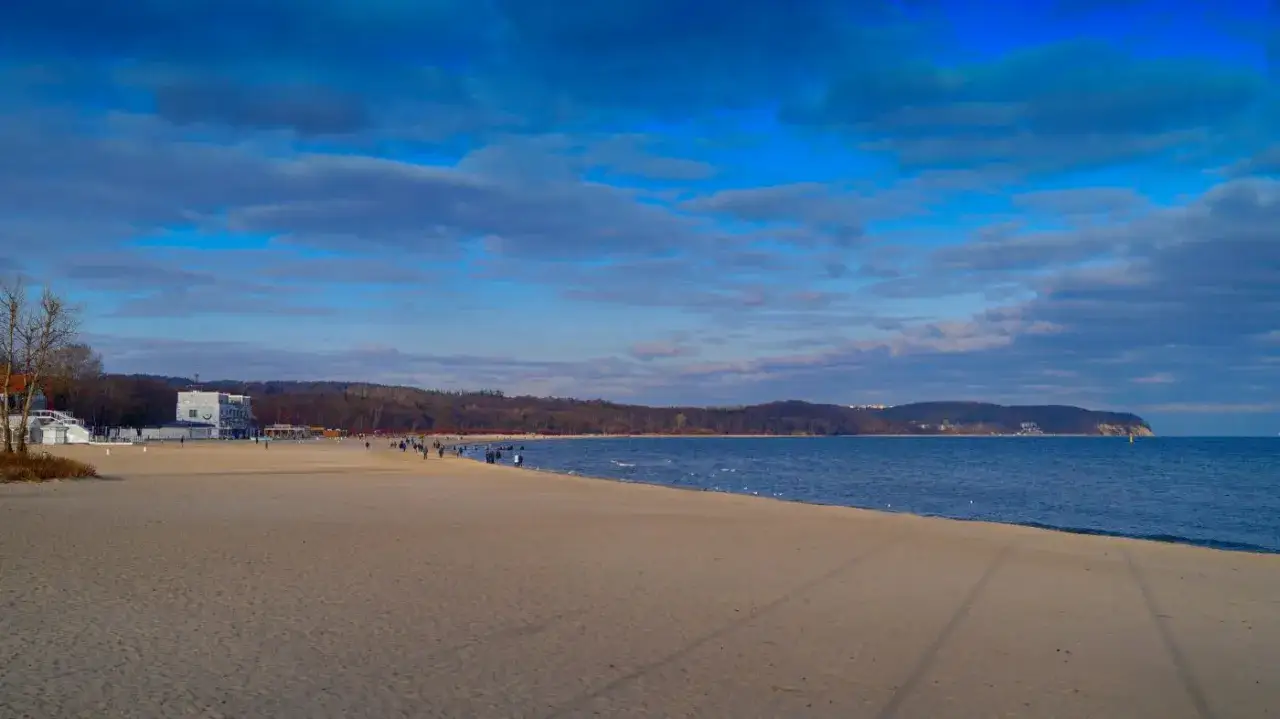 Zimowe wakacje nad Bałtykiem: Gdzie znaleźć najlepsze miejsca na odpoczynek