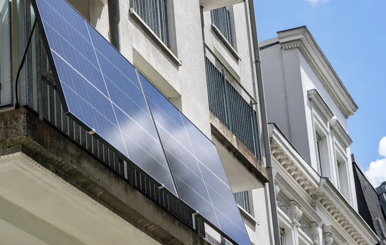 Czy można zamontować panele fotowoltaiczne na balkonie bez problemów?