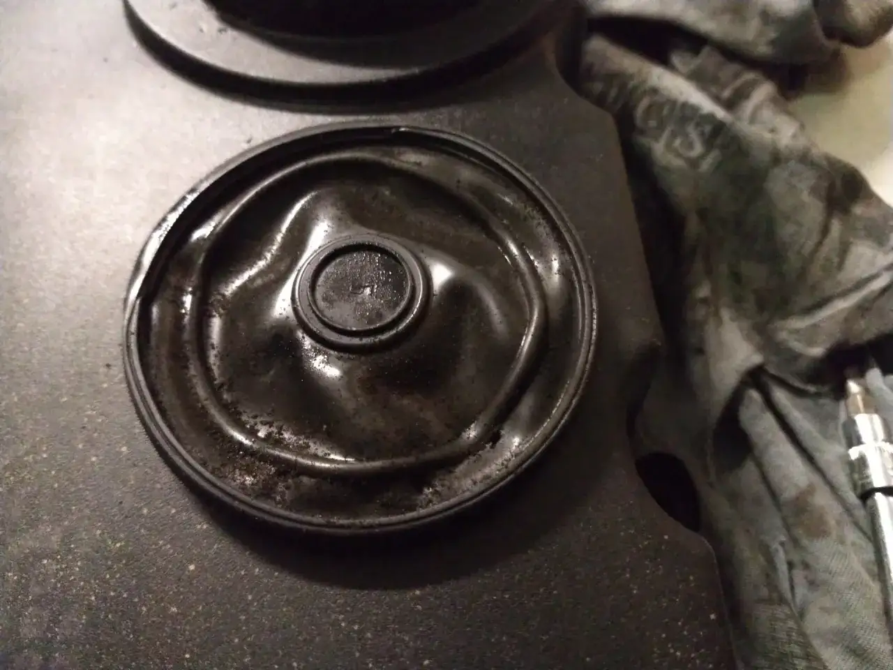 Uszkodzona membrana odmy: objawy, diagnoza i koszty naprawy