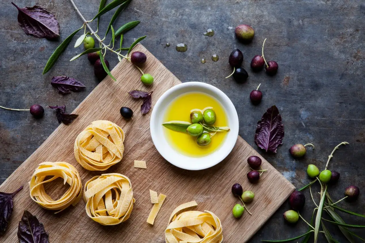 Z czego może być oliwa? Odkryj tajemnice jej składników i produkcji
