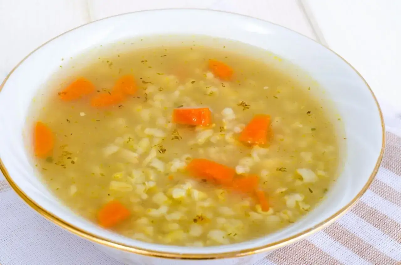 Obiad dla dziecka z jelitówką: Co podać, by szybko ulżyć maluchowi?