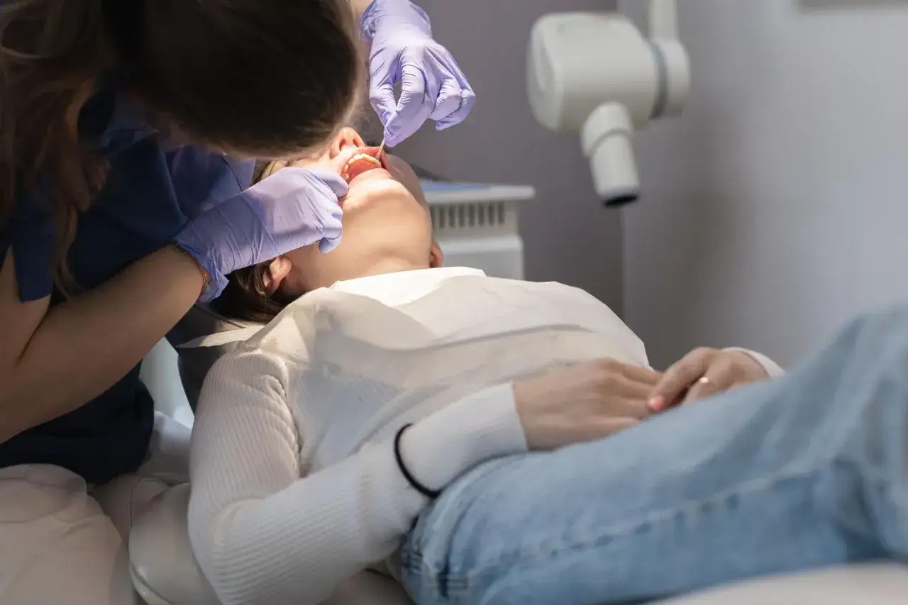 Czy dentysta wystawia L4? Sprawdź, kiedy to możliwe i dlaczego