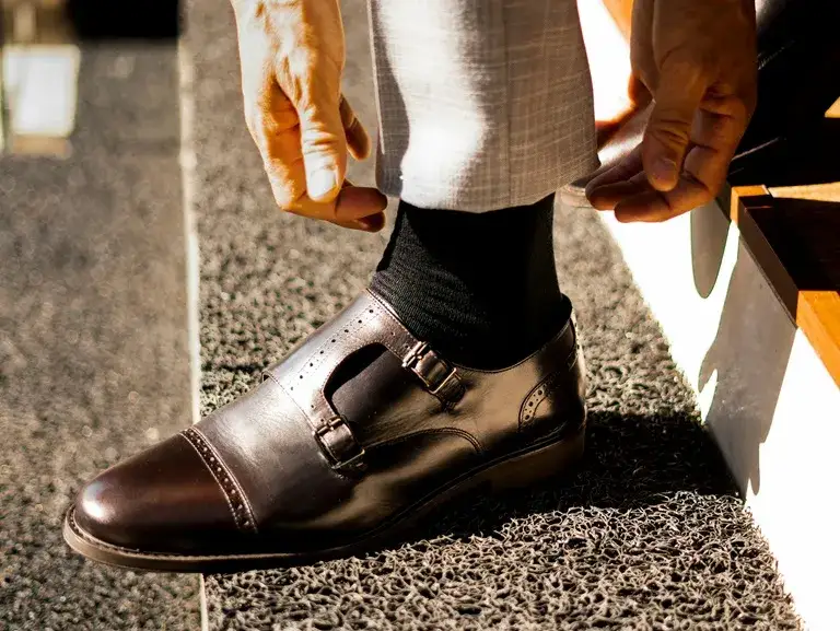 Jak dobrać kolor skarpetek do spodni czy butów, by wyglądać stylowo?