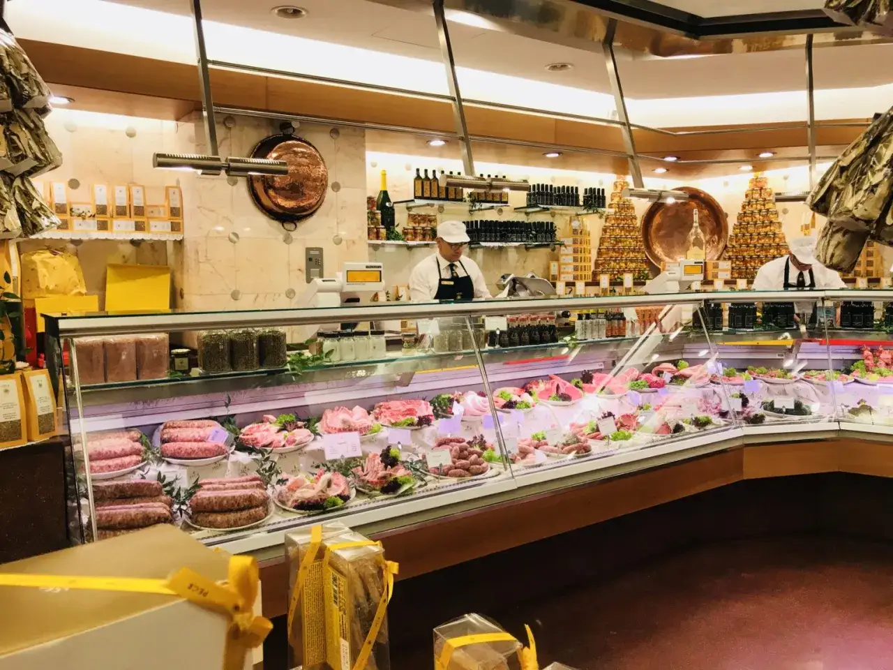 Peck Milano: guida completa. Cosa comprare e dove mangiare?