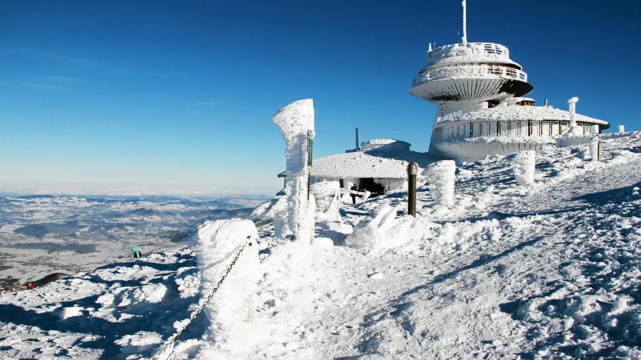 Zimowe Karkonosze zaskoczą Cię 5 niesamowitymi atrakcjami. Jakie?