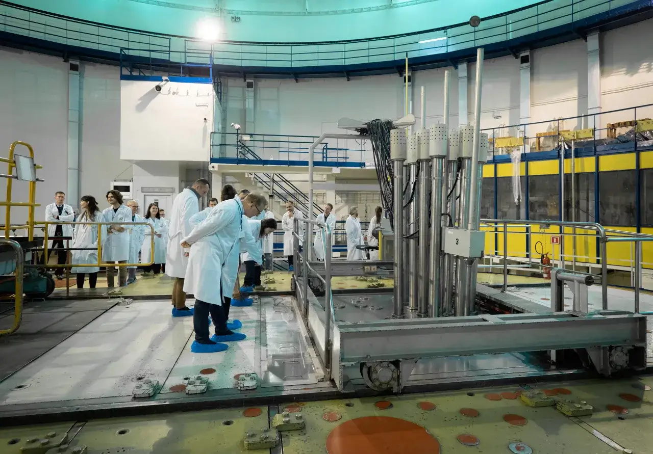 Ile zarabia pracownik elektrowni atomowej? Odkryj zaskakujące fakty o płacach