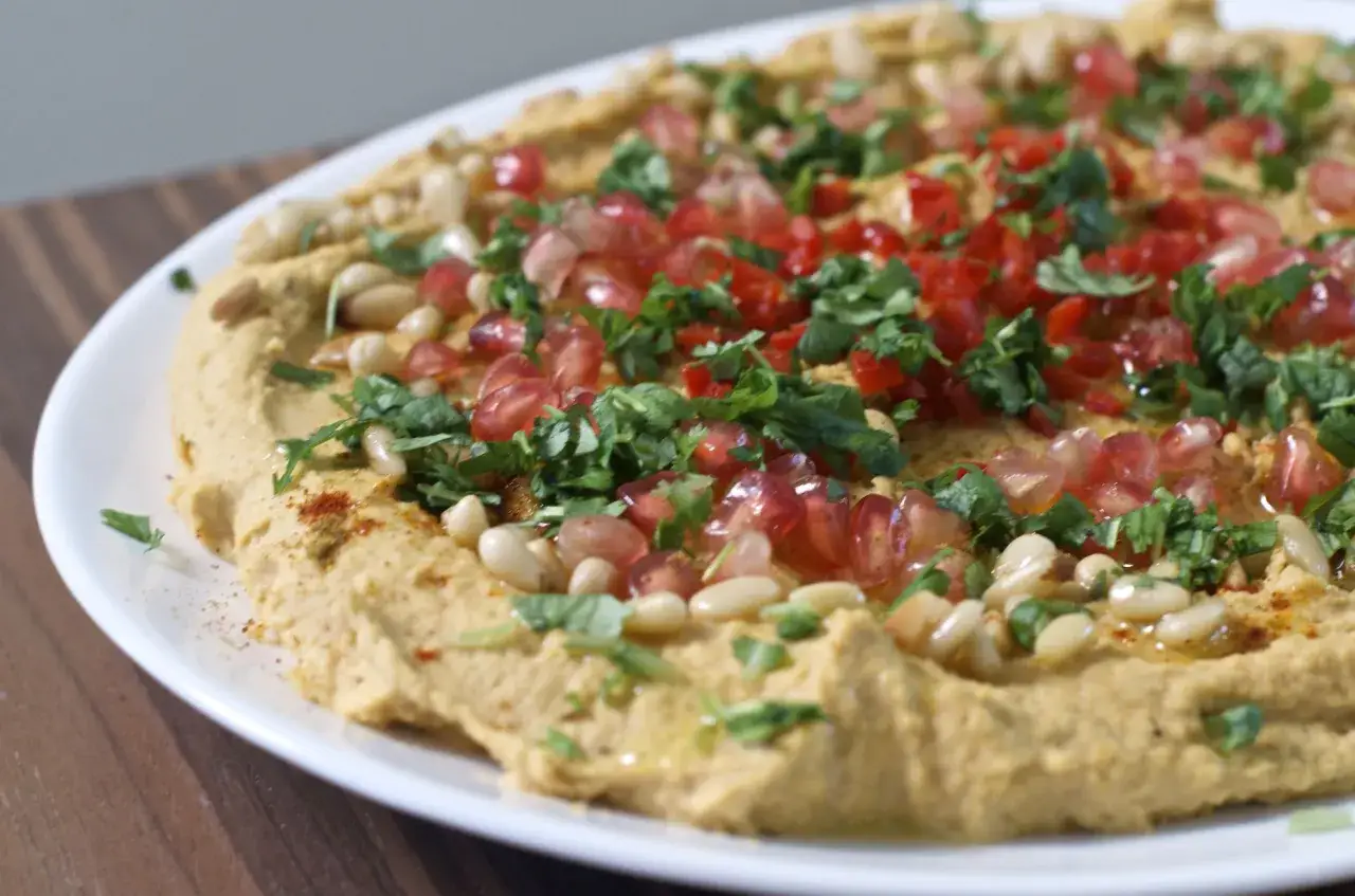 Co podać z chlebkiem naan? Odkryj 15+ inspiracji!