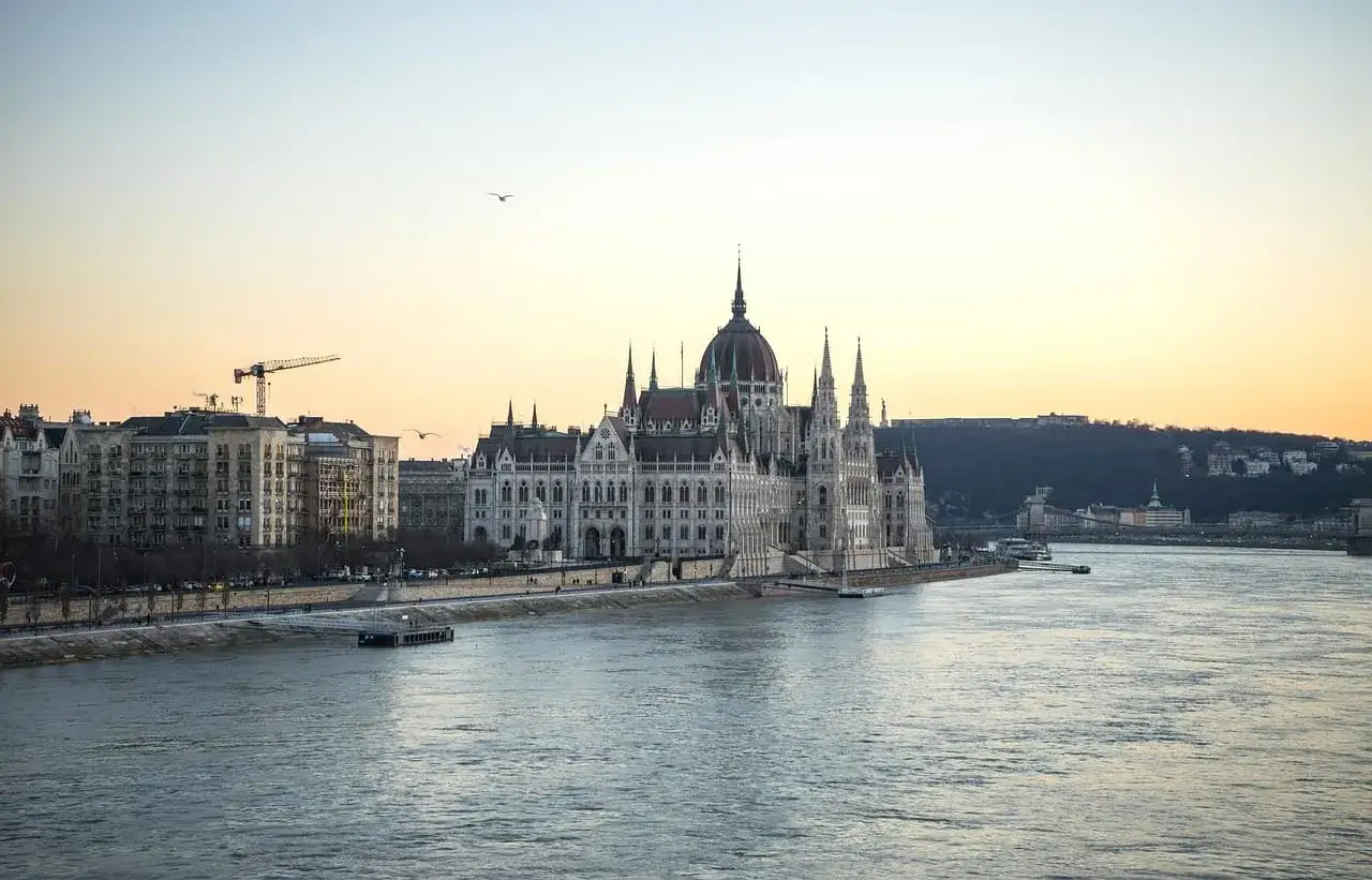 Tanie noclegi w Polsce: Jak oszczędzić 50% na zakwaterowaniu?