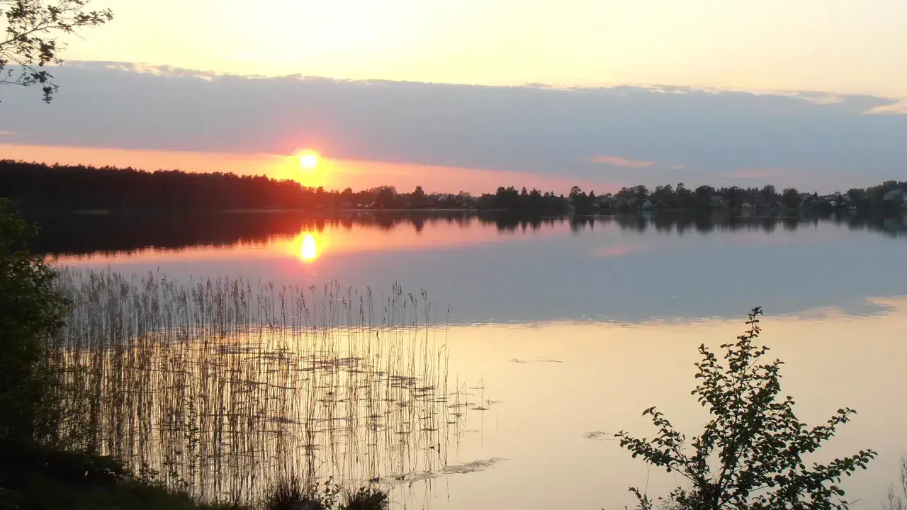 Jezioro Firlej Lubelskie - idealne miejsce na relaks i przygodę