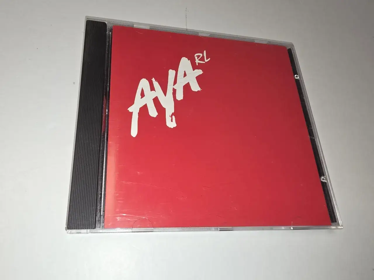 Okładka płyty CD z napisem "AVA RL". Kto śpiewa na tej płycie?