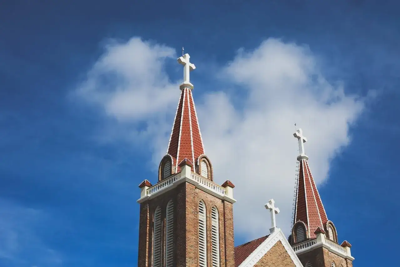 Co czuje dusza podczas kremacji? Fakty, wiara i ukojenie.