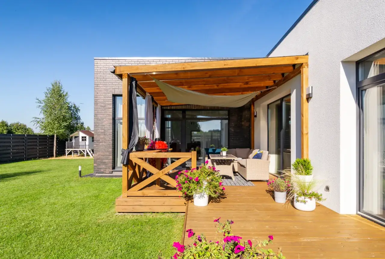 Jak zabudować taras drewnem - uniknij najczęstszych błędów w budowie