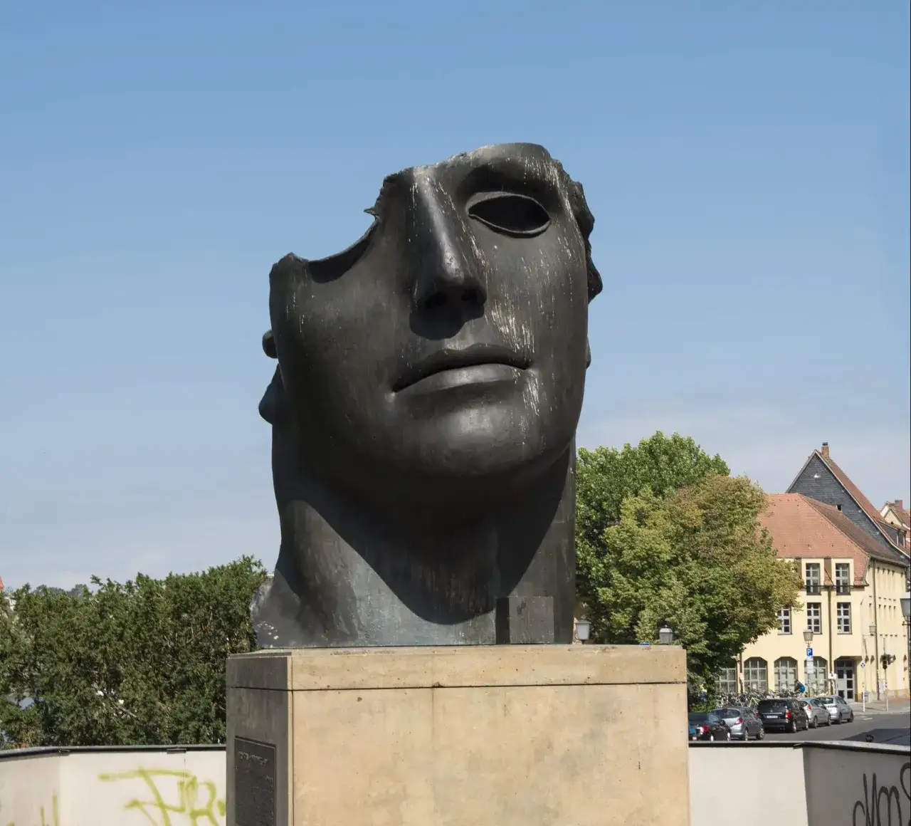 Igor Mitoraj Centurione: tajemnice rzeźby i jej niezwykłe lokalizacje