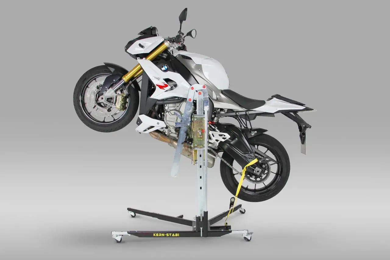 Jak zbudować stojak motocyklowy DIY? Oszczędź i zyskaj stabilność!