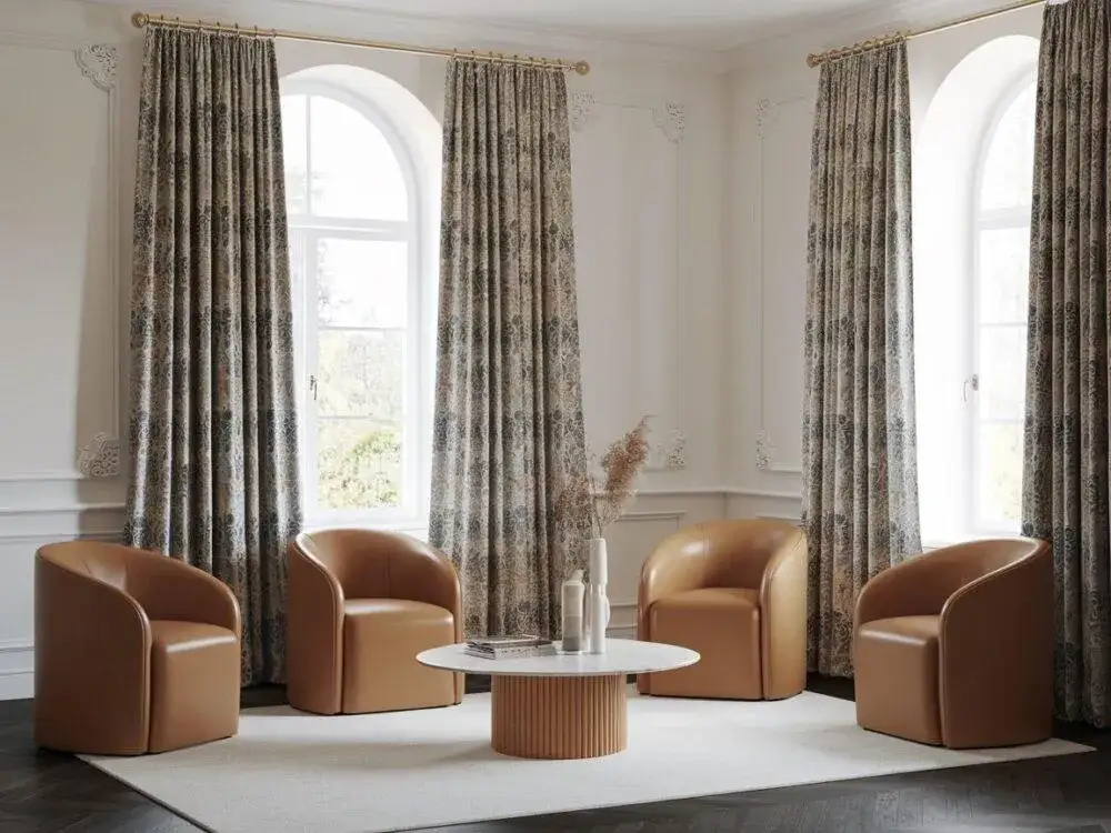 Jakie zasłony do białych ścian i brązowych mebli, aby uniknąć faux pas?