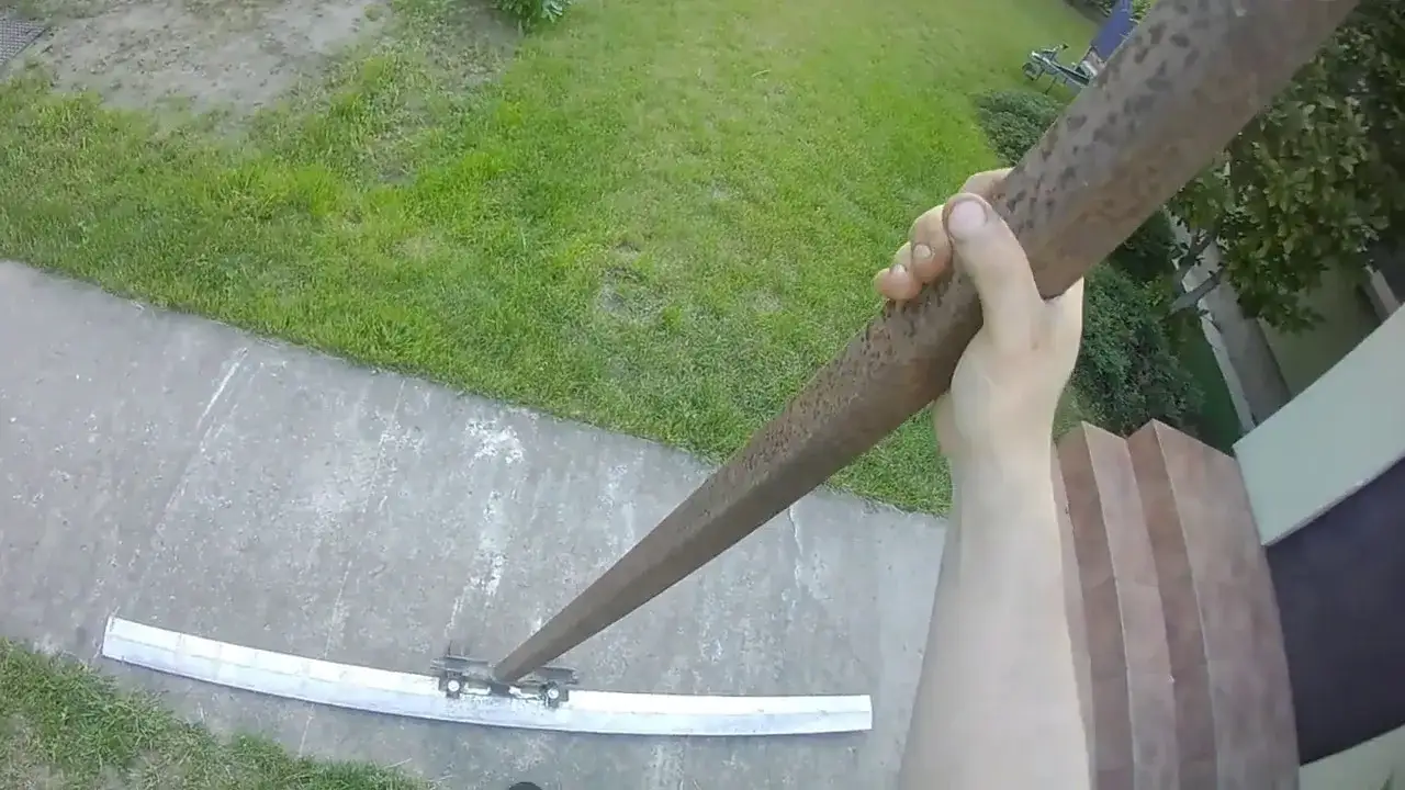 Jak samodzielnie zrobić listwę wygładzającą do betonu – prosty poradnik krok po kroku