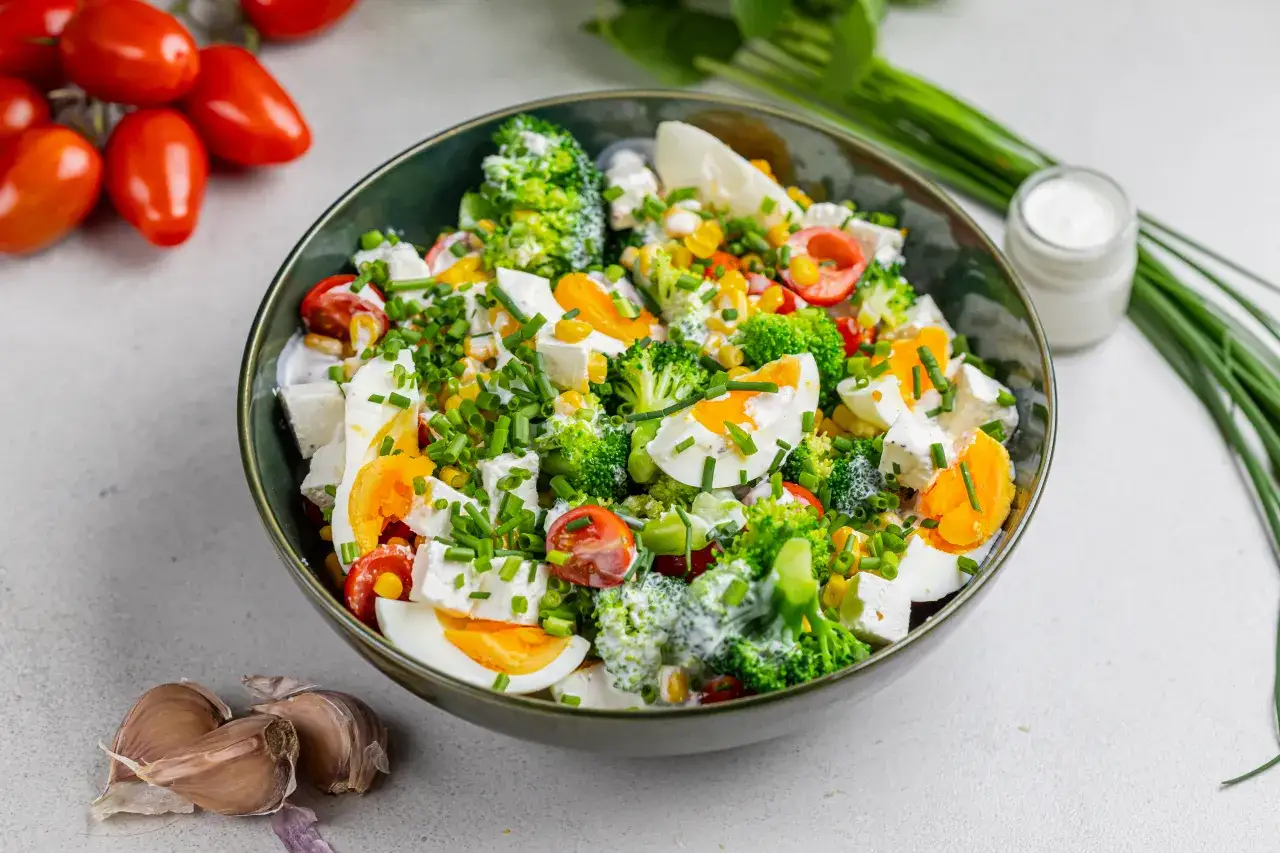 Przepis na najlepszą sałatkę z brokułów: sprawdzone rady i wskazówki krok po kroku